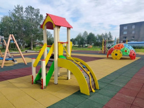 В Оссоре обновили детские площадки