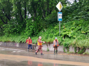 Две бригады дорожников чистят ливнёвки в столице Камчатки