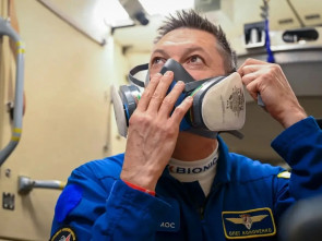 Космонавт Олег Кононенко увидел дымящийся вулкан на Камчатке из открытого космоса