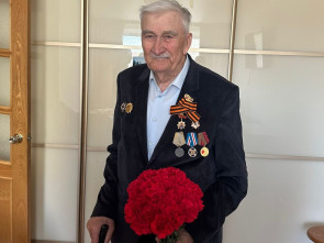 Сенатор от Камчатки Борис Невзоров поздравил участника войны с 80-летием Победы