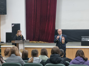 Для Камчатских школьников организовали экскурсию в воинскую часть