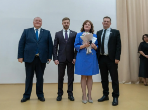 Депутаты Городской Думы поздравили школу №17 имени В.С. Завойко с 85-летием