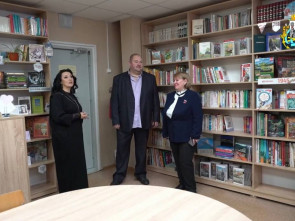 Городские депутаты помогли обновить библиотеку в школе №11 Петропавловска-Камчатского