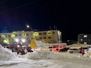 В столице Камчатки устраняют последствия мощного снегопада