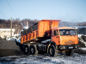 На Камчатке начался завоз дизельного топлива и угля по зимней автодороге