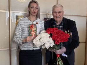 Сенатор Невзоров поздравил 94-летнего ветерана с Камчатки с Днём Победы