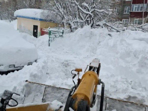 В столице Камчатки продолжают устранять последствия мощного циклона 2